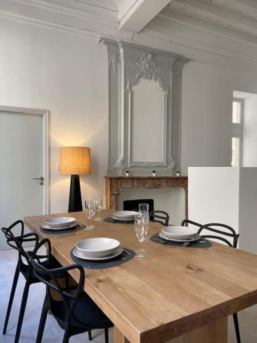אביניון Appartement Avec Ventilateurs Proche Du Palais Des Papes מראה חיצוני תמונה
