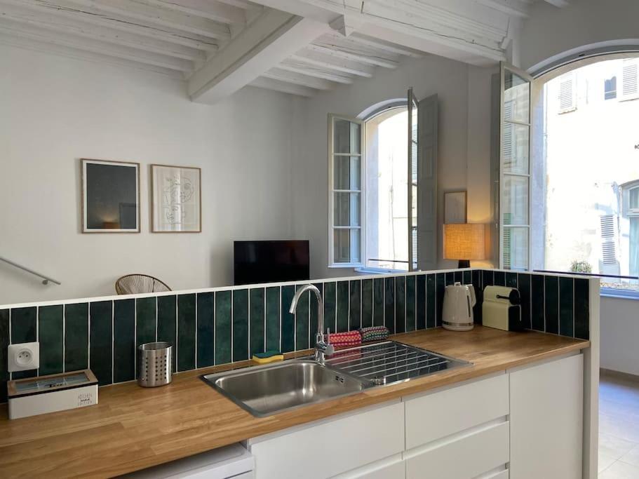 אביניון Appartement Avec Ventilateurs Proche Du Palais Des Papes מראה חיצוני תמונה